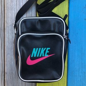 Nike Heritage 2.0 Crossbody Bag